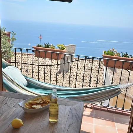 Casa De Diseno Con Piscina Y Preciosas Vistas Al Mar